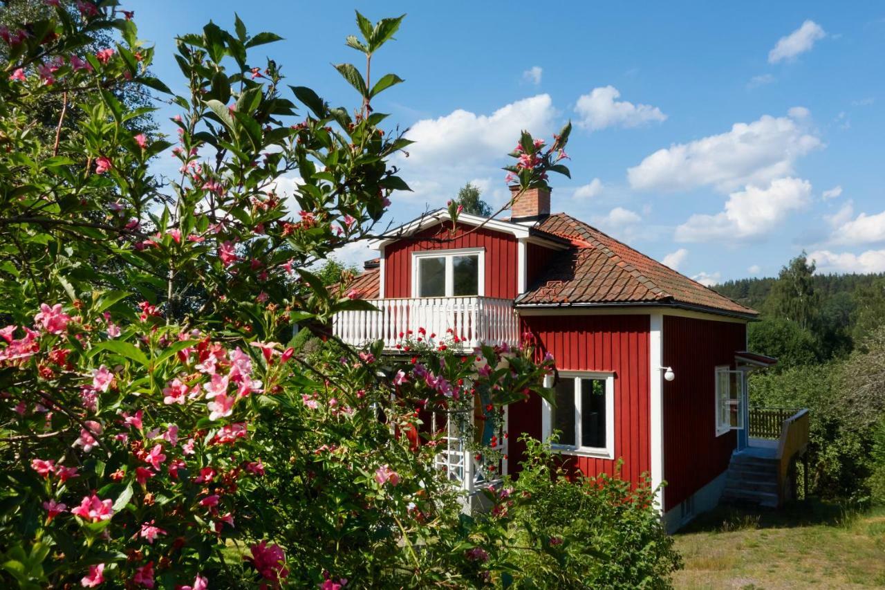 Red Haven Cottage Edsbruk Dış mekan fotoğraf